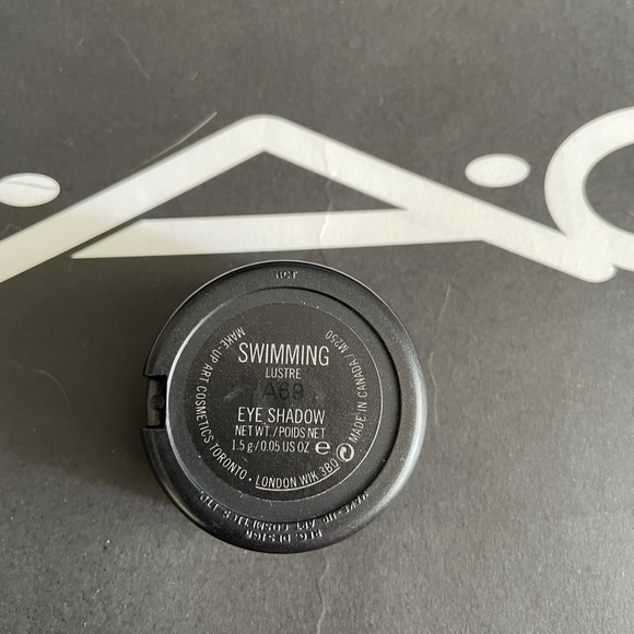 MAC Eyeshadow in Swimming (Discontinued) - Picture 2 of 4